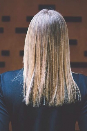 Keratynowe prostowanie włosów – wszystko co powinnaś wiedzieć
