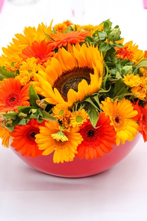 Jesienny bukiet – sposób ułożenia kwiatów w misce