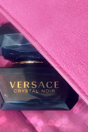 Perfumy Catwoman - Versace Crystal Noir EDT